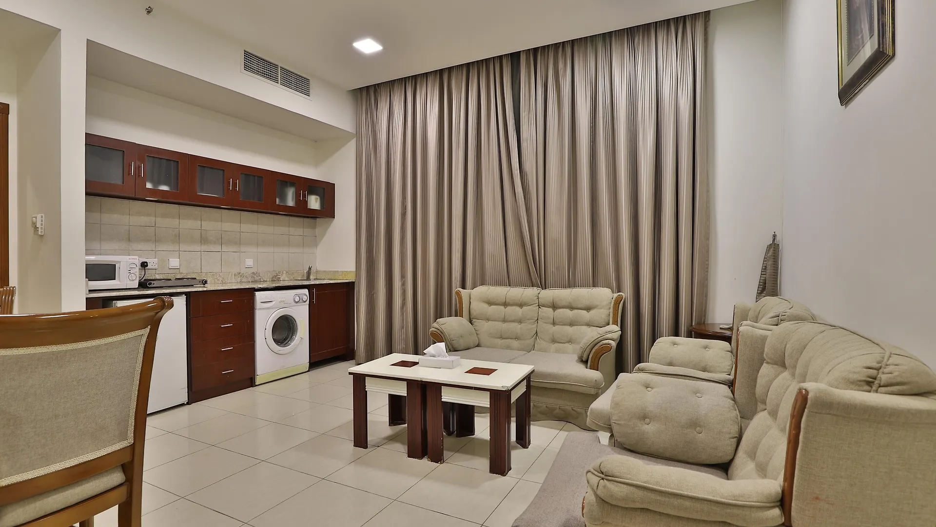 Moon Valley Hotel Apartment - Bur Dubai, Burjuman 3*, Dubai United Arab Emirates
